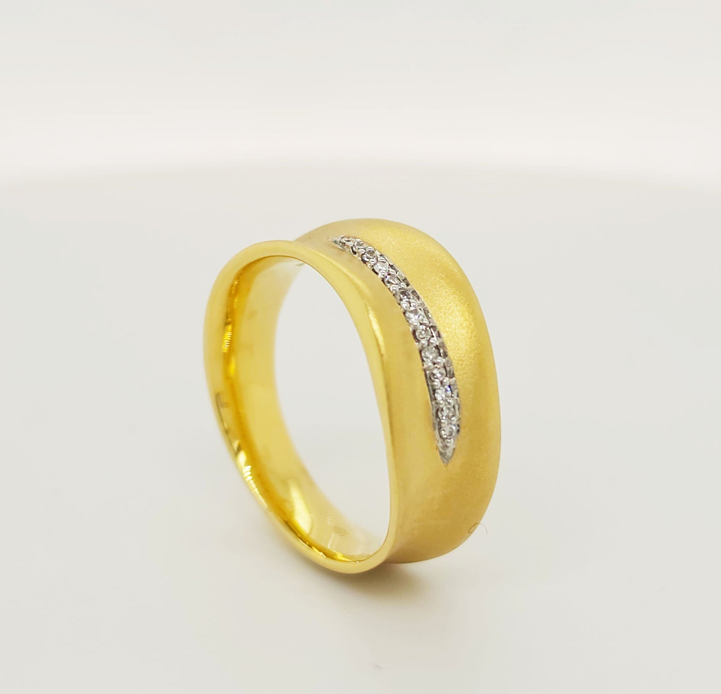 18ct Yellow Gold Diamond Ring