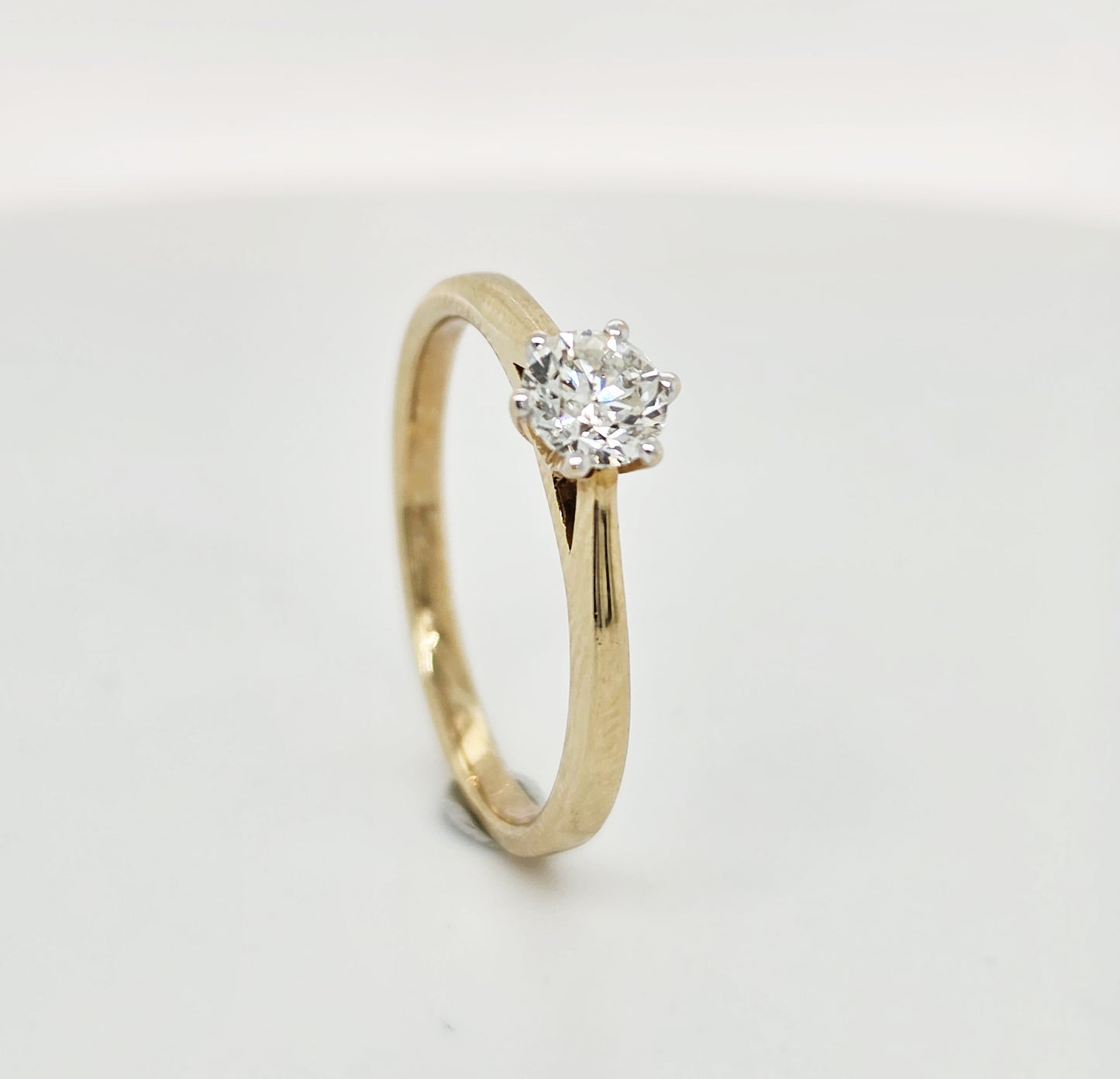 9ct Yellow Gold Diamond Ring